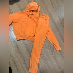 Vintage orange sweatsuit from the brand chaneezy on instagram  sold out set